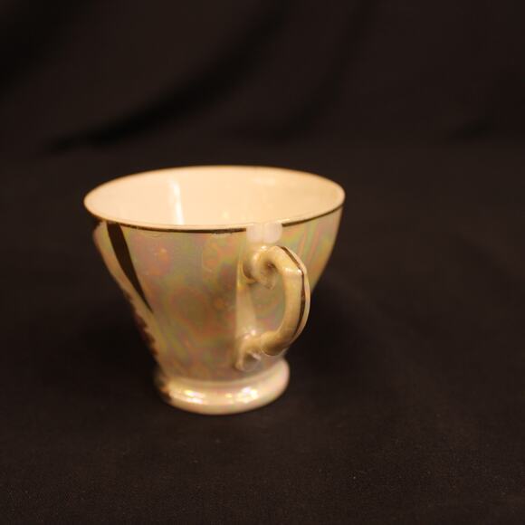 Empress by Hurata Japan Child's Tea Set, Pot, Cream & Sugar, 2 cups 5 Saucers - Picture 5 of 16